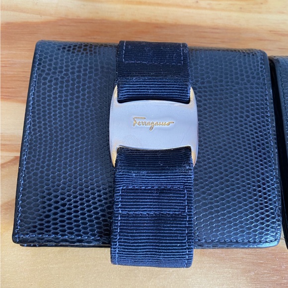 Bundle Authentic Salvatore Ferragamo compact wallet - Picture 2 of 12